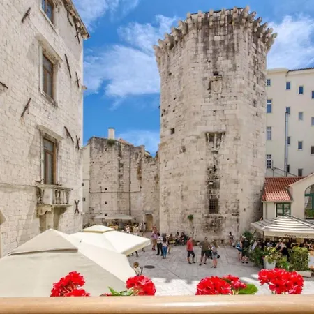 Stone Pearl Heritage Luxury Apartment Split